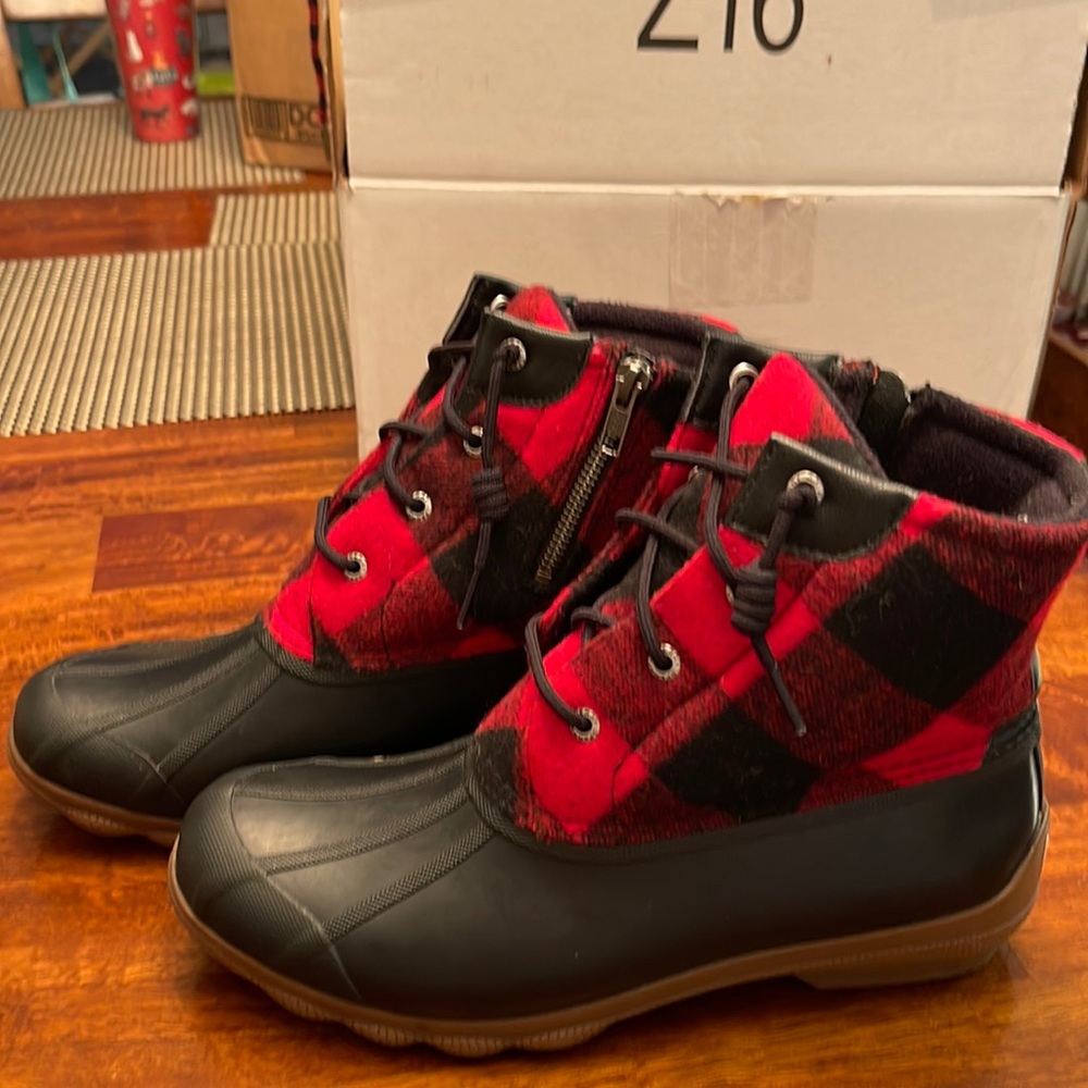 Womens buffalo check Sperry Duck boot size 10